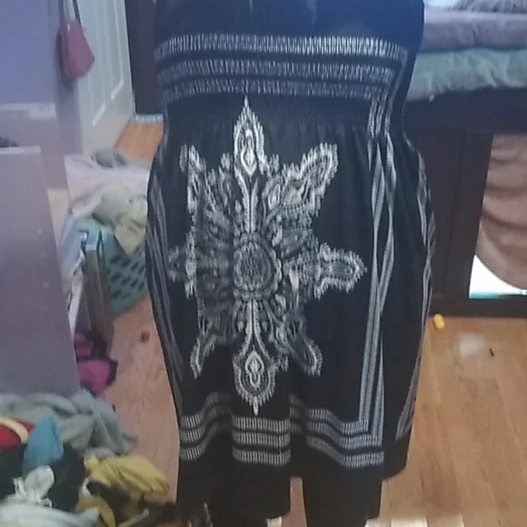 Dress - Picture 2 of 2